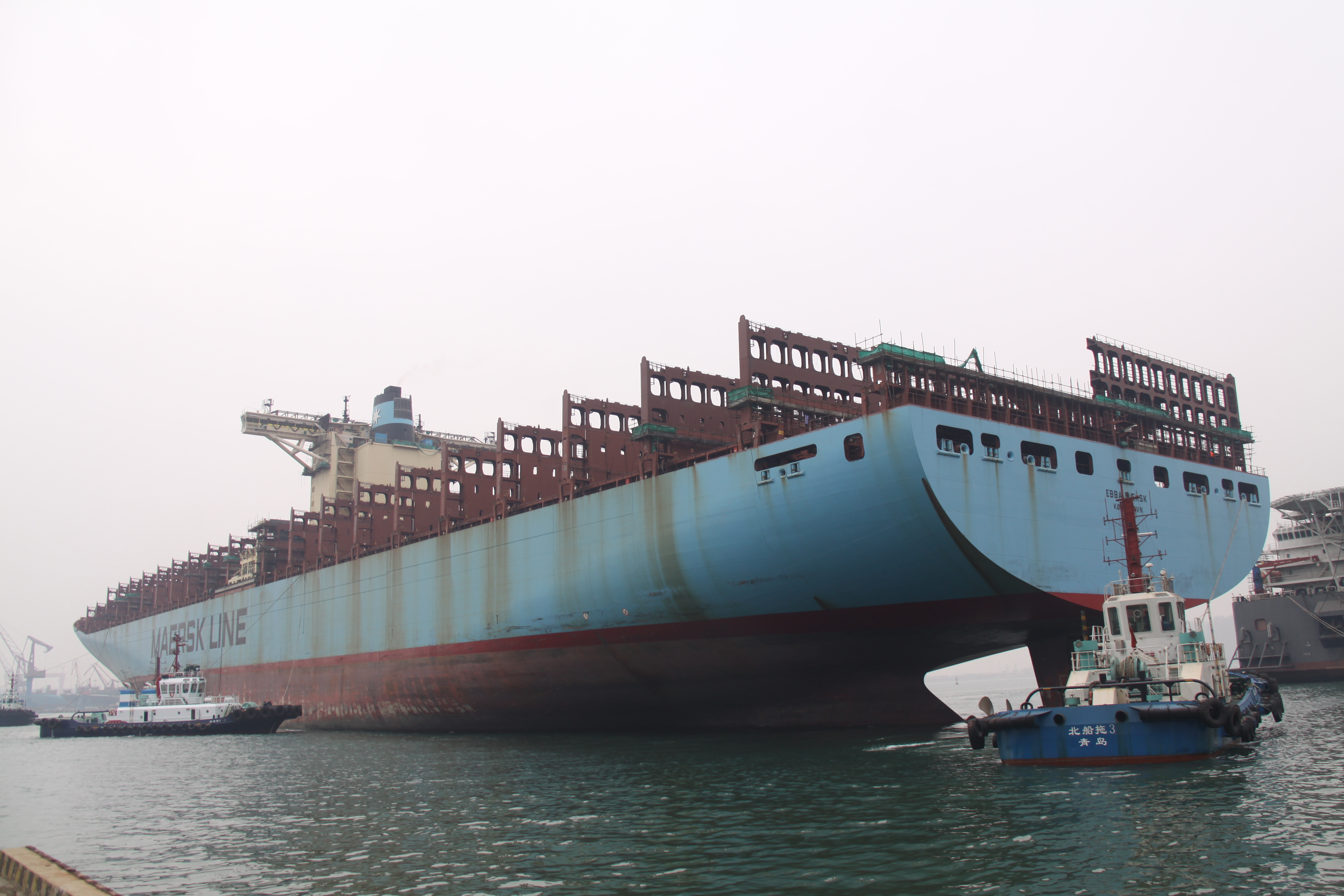 青島武船又一艘馬士基集裝箱改裝項(xiàng)目出塢